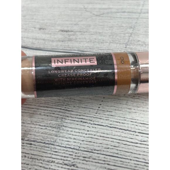 New Makeup Revolution Conceal & Define Infinite C10 Longwear Concealer 9ml - Picture 5 of 9